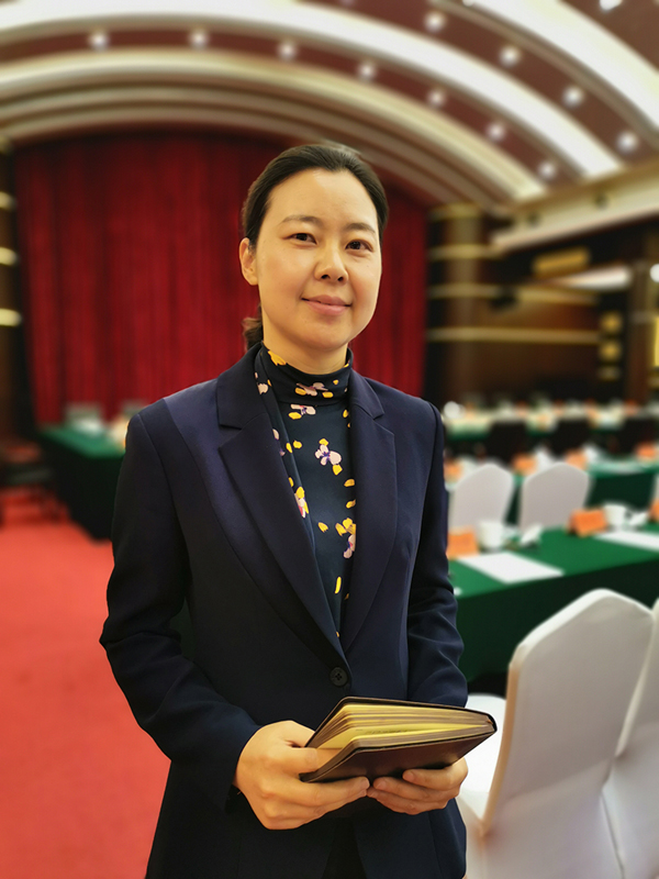 发言代表邹远珍。（央视记者张晓鹏拍摄）