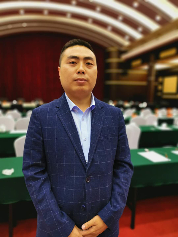 发言代表伍东。（央视记者张晓鹏拍摄）