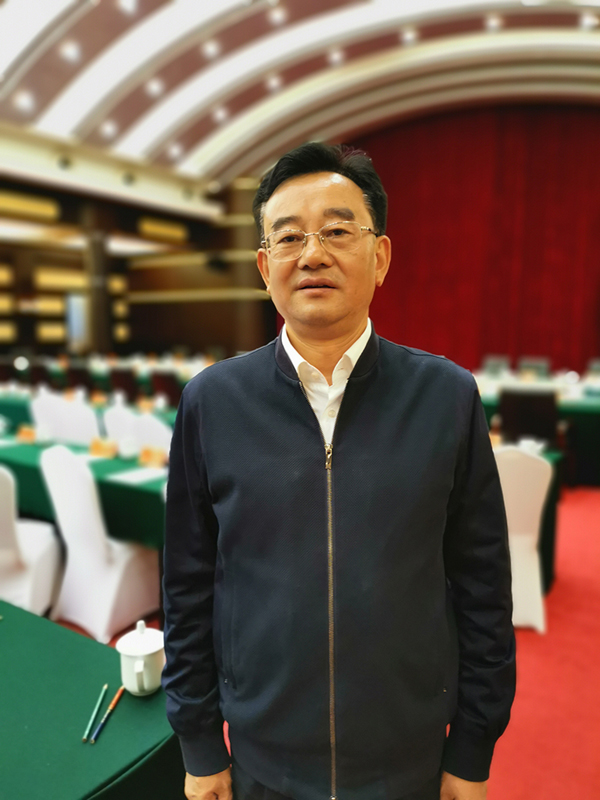 发言代表蹇泽西。（央视记者张晓鹏拍摄）