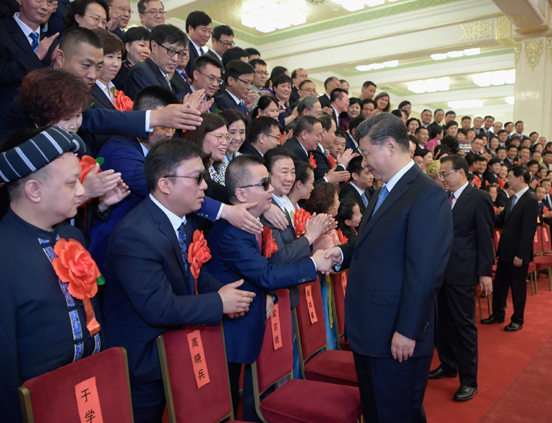 5月16日，党和国家领导人习近平、李克强、王沪宁等在北京人民大会堂会见第六次全国自强模范暨助残先进表彰大会代表。