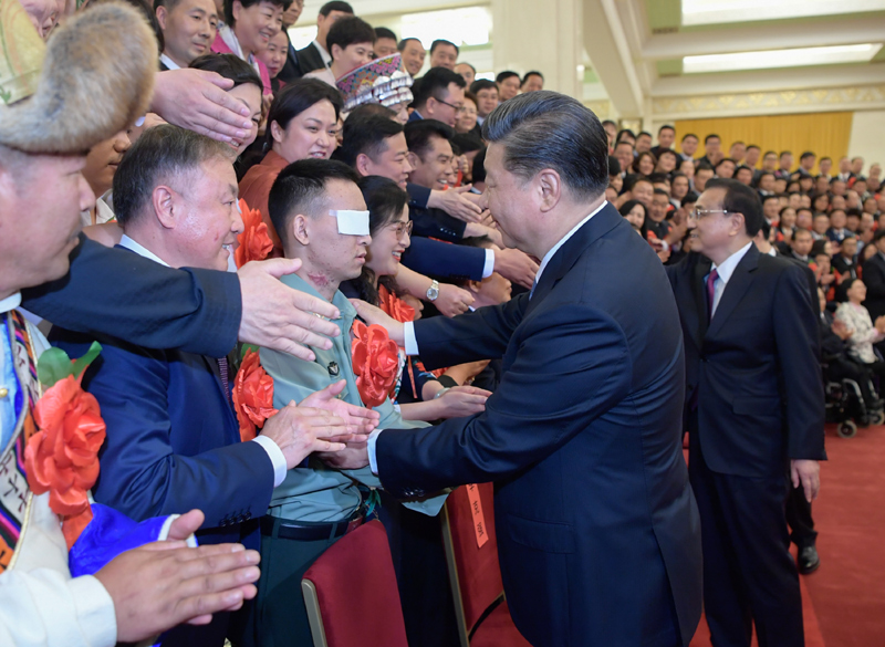 5月16日，党和国家领导人习近平、李克强、王沪宁等在北京人民大会堂会见第六次全国自强模范暨助残先进表彰大会代表。