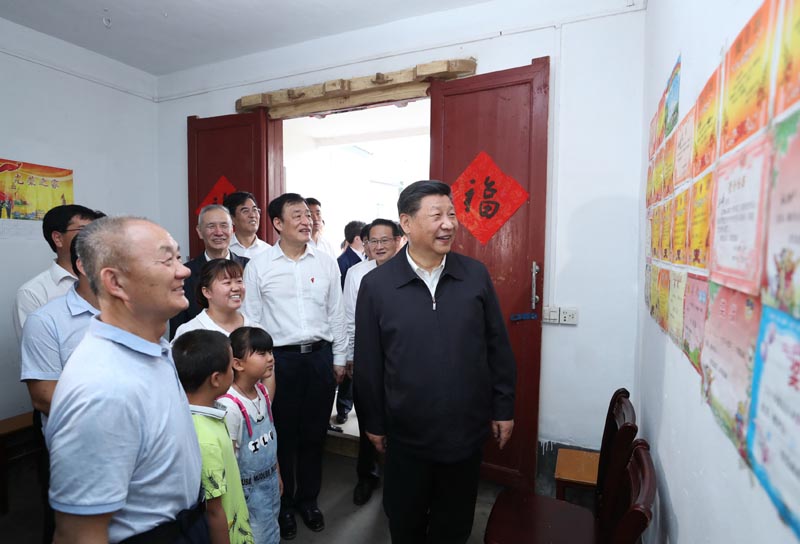 5月20日至22日，中共中央总书记、国家主席、中央军委主席习近平在江西考察，主持召开推动中部地区崛起工作座谈会并发表重要讲话。这是习近平来到红军烈士后代、退伍军人孙观发家看望慰问。